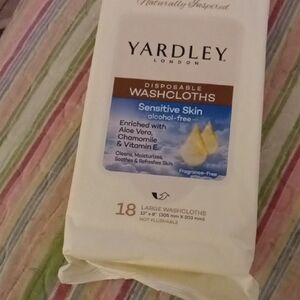 Yardley London White Disposable Washcloths